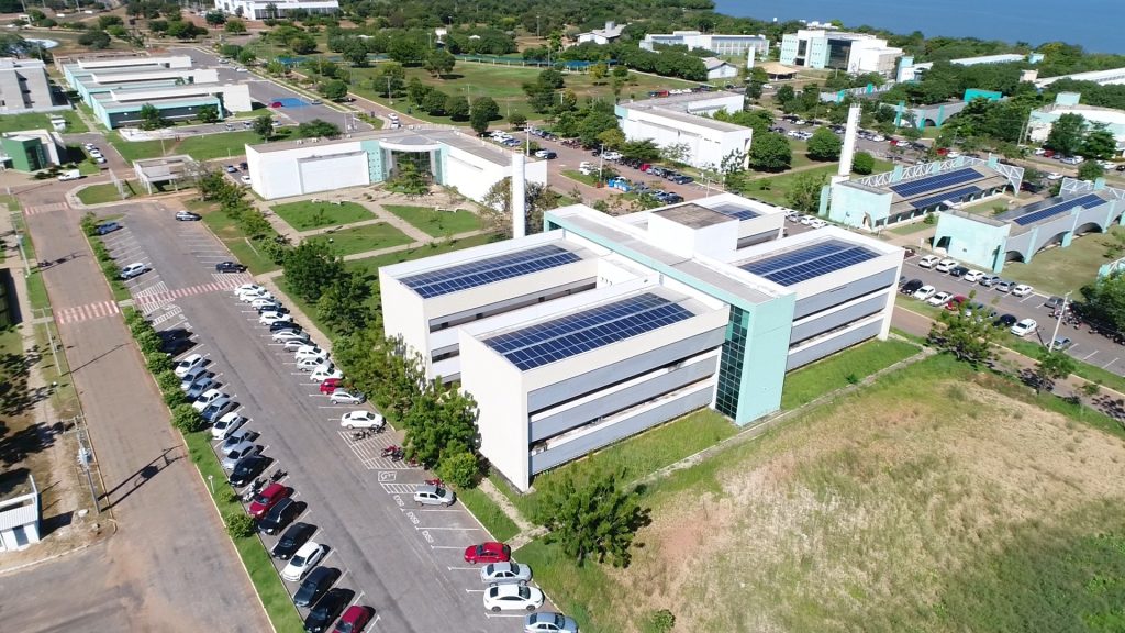 Seleção para professor universitário oferta salários de até R$ 18 mil; veja vagas