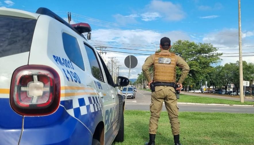 Homem é baleado após tentar furtar porcos em chácara, diz PM