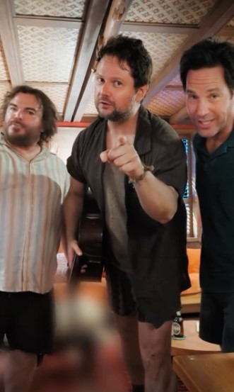 Selton Mello canta com Jack Black e Paul Rudd nos bastidores de ‘Anaconda’
