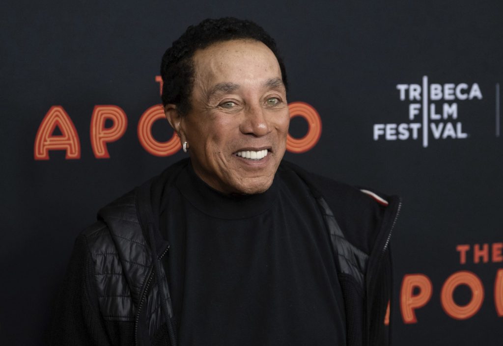 Advogado de Smokey Robinson afirma que as acusações de estupro contra ele são ‘vis’ e ‘falsas’