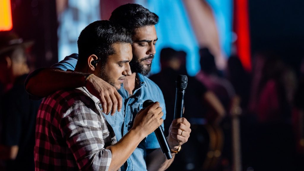 Henrique & Juliano se agigantam no universo sertanejo ao esgotarem 60 mil ingressos de show no Maracanã