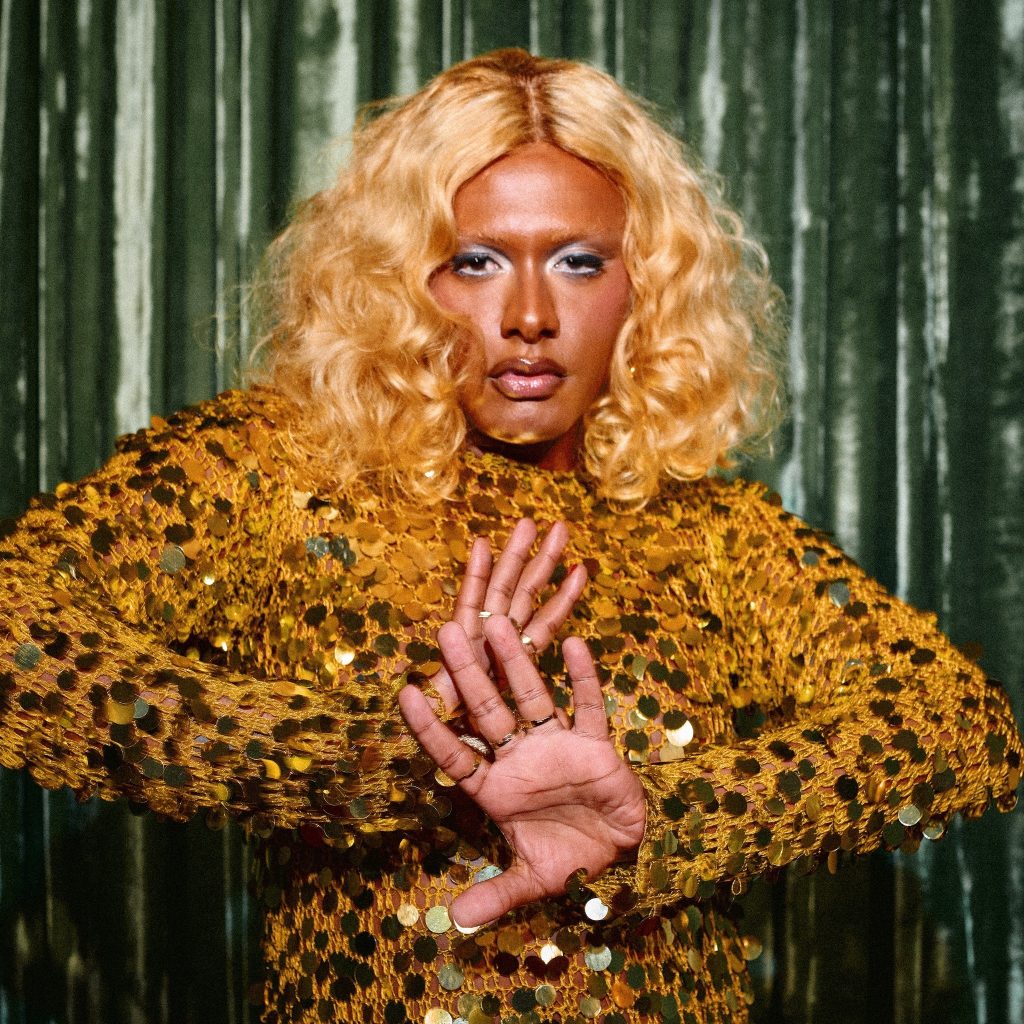 Liniker dribla favorecimento hispânico do Grammy Latino ao conquistar três históricas indicações na premiação