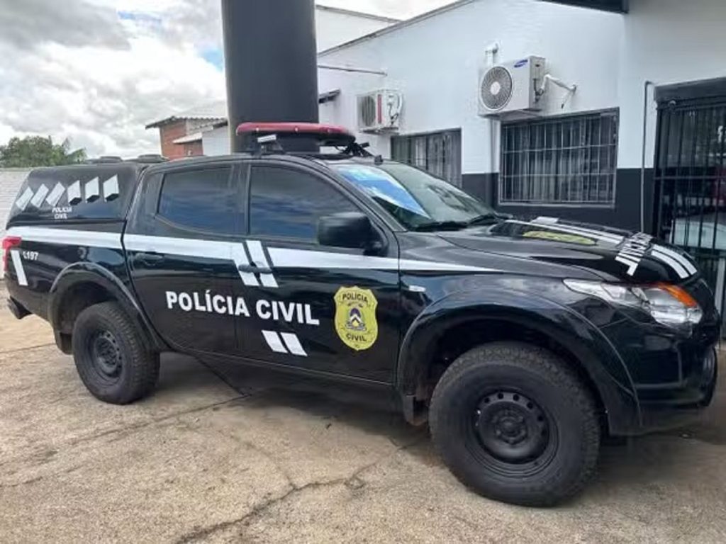 Cadáver é encontrado em região de mata com marcas de tiros, diz polícia