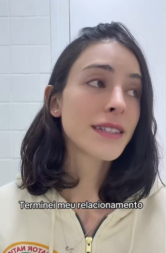 Bella Longuinho relata agressão do namorado e anuncia fim do relacionamento