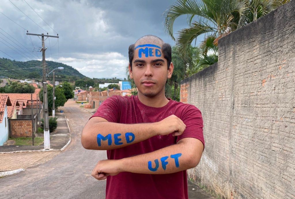 ‘Um sonho nunca é impossível’, diz estudante que conciliou estudos com trabalho na roça e passou em Medicina no TO